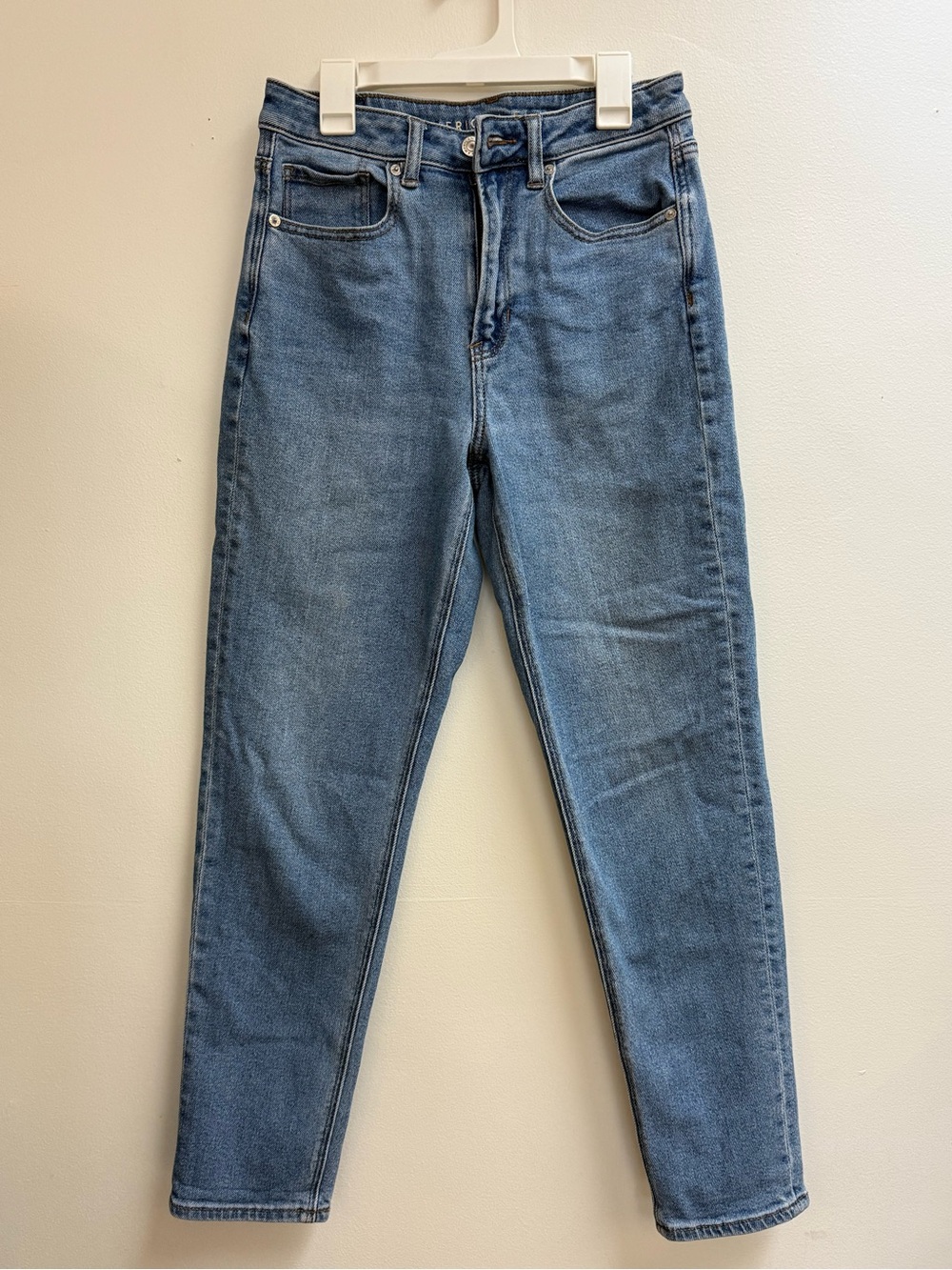 American Eagle Outfitters High-Rise Straight Jeans — Medium Blue